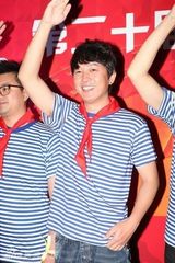 组图：《怒放》剧组现身大学生电影节红毯