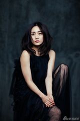 组图：刘芸沉静优雅写真 清澈眼眸似精灵