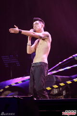 组图：关楚耀个唱邀张学友坐阵 遗撼谭咏麟未到