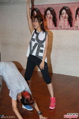 组图：钟嘉欣将办个唱 首度尝试跳舞突破自己