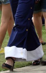 幻灯图集：黛塔-范-提斯锥形胸衣雷人裤管亮相