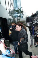 组图：陈志云贪污案重审 王喜陪同表情轻松