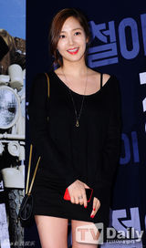 组图：少女时代金秀贤金泰熙等捧场《强哲》