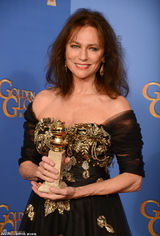 组图：杰奎琳-比塞特获金球奖电视剧最佳女配角