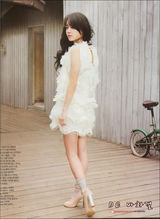 组图：文根英性感清纯集一身 繁花簇拥娇嫩可人