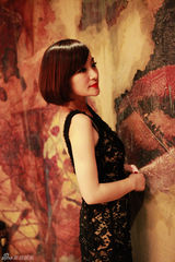 组图：方龄露背大片出炉秀古典气质