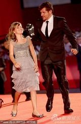 组图：非竞赛片《伊娃》首映 女演员与导演共舞