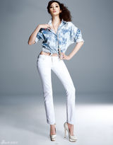 组图：吴佩慈玩转牛仔混搭 尽显窈窕完美身材