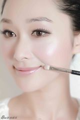 组图：白雨拍摄妆容大片 秀美颜清新可人