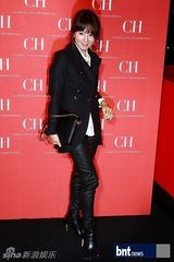 组图：少时TIFFANY高俊熙等红装热情站台