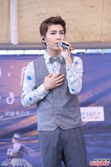 组图：炎亚纶视周杰伦为贵人 与初恋女友话题多