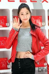 组图：韩星Clara清纯亮相活动 露蛮腰显性感