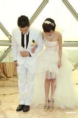 组图：歌手阿BEN闪婚现场热吻 罗志祥江美琪祝贺