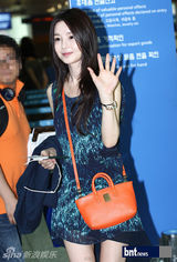 组图：韩星南圭丽亮相机场来沪参加活动