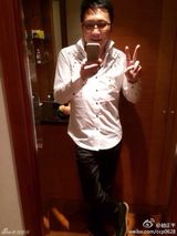 组图：《康熙》红人赵哥变型男 邪魅一笑自拍