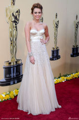 高清组图：第82届奥斯卡红毯 麦莉-塞勒斯小秀性感