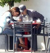 组图：库切与未婚妻秀恩爱 米拉小腹隆起显孕相