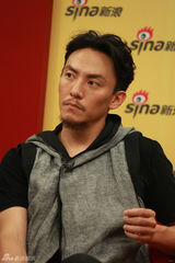 组图：《圣诞玫瑰》做客 桂纶镁邀张震演色魔