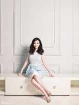 组图：张萌时尚大片出炉 恬美演绎初秋知性风