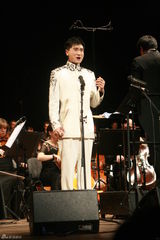 高清图：陕北民歌唱响欧洲 郝歌RNB曲风演绎