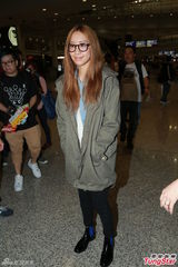 组图：余文乐甜笑默认新恋情 吴雨霏指其很正