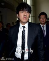 组图：韩星柳时元涉嫌追踪殴打妻子出庭受审