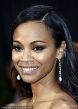 组图：阿凡达女郎佐伊-索尔达娜白色美裙亮相