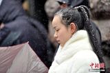组图：高校艺考大幕开启 美女帅哥冒雪赶考