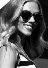 组图：斯嘉丽-约翰逊抵达威尼斯 出席发布会