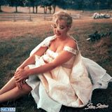 组图：梦露与前夫米勒罕见写真 林中娇憨小女人