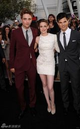 幻灯图集：《月食》洛杉矶首映 主创三人暧昧传情