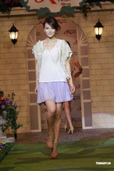 组图：诸葛梓岐汪圆圆等走秀 服装艳丽满场春色 