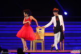 组图：李宇春莫文蔚魅惑合唱 红白玫瑰经典上演