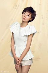 组图：万茜清爽气质写真 尽显女神魅力