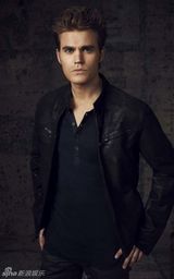 组图：《吸血鬼日记》发全员角色照 妮娜红裙抢镜