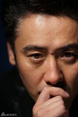 高清图：吴秀波登时尚杂志 优雅绅士与机车共舞