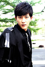 组图：大左时尚大片曝光 时尚型男黑纱上肩