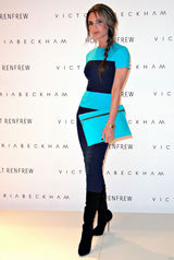 组图：贝嫂维多利亚撞色蓝裙亮相