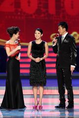 高清图：章子怡泼墨门后首次亮相 仍然戴着鸽子蛋