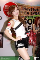 幻灯图：陈静俯身露出“事业线” 罗凯珊锋头被抢