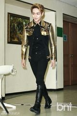 组图：SHINee出席演唱会记者会 舞台妆妖艳帅气