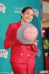 组图：辣妈林嘉欣强调已封肚 欲带女儿慈善探访