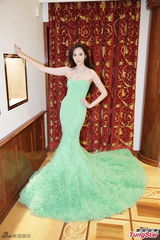 组图：吴佩慈为珠宝走秀 身姿优雅气质华贵