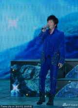 组图：央视蛇年春晚孙楠献唱《净土》