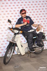 组图：热狗睽违三年出专辑 承诺专辑卖超5万就全裸