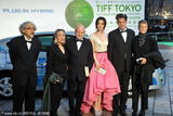 组图：第24届东京电影节 评委范冰冰粉裙现绿毯