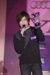 组图：中韩明星齐聚搜寻人气大奖颁奖礼  