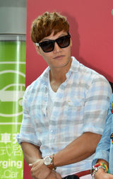 独家高清：《RunningMan》四主持在港办签名会