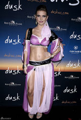 高清组图：奥德利娜万圣节扮阿拉伯女郎秀风情