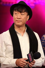 组图：孙红雷做客《超级派对》耍帅摆酷闹不停